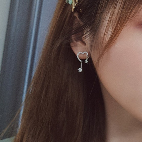 Sier Needle Compact Love Versatile Earrings Ins Niche Simple Cold Style No Ear Hole Earclip Earnail Female