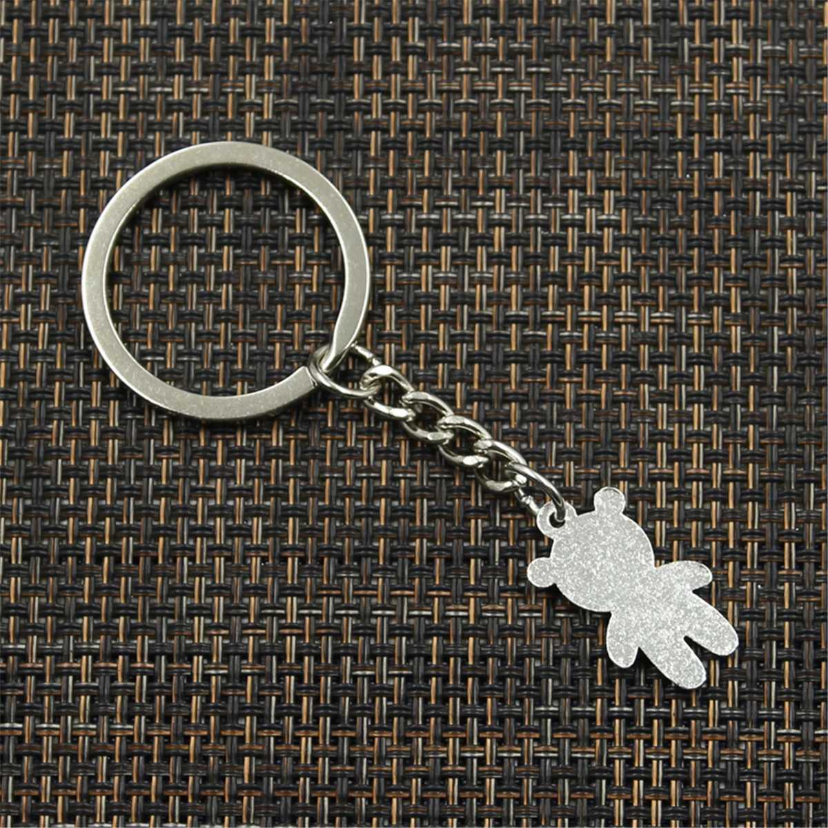 New Fashion Men 30mm Car Keychain DIY Metal Holder Chain Vintage Bear Bow 24x14mm Silver Color Pendant GiftX241008