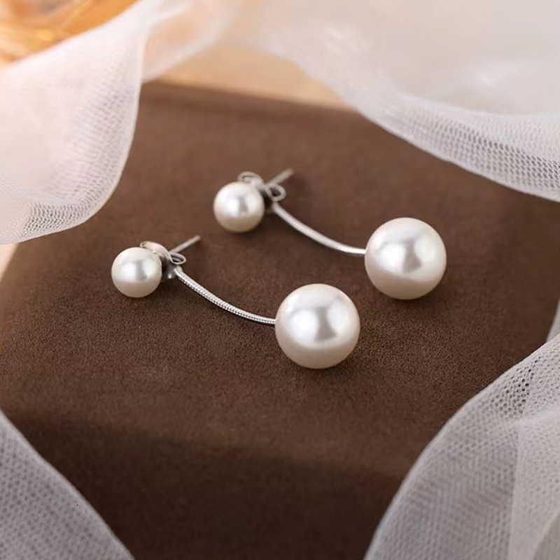 Pure sier needle pearl niche design, high-end feel, women's light earrings, simple and exquisite earrings