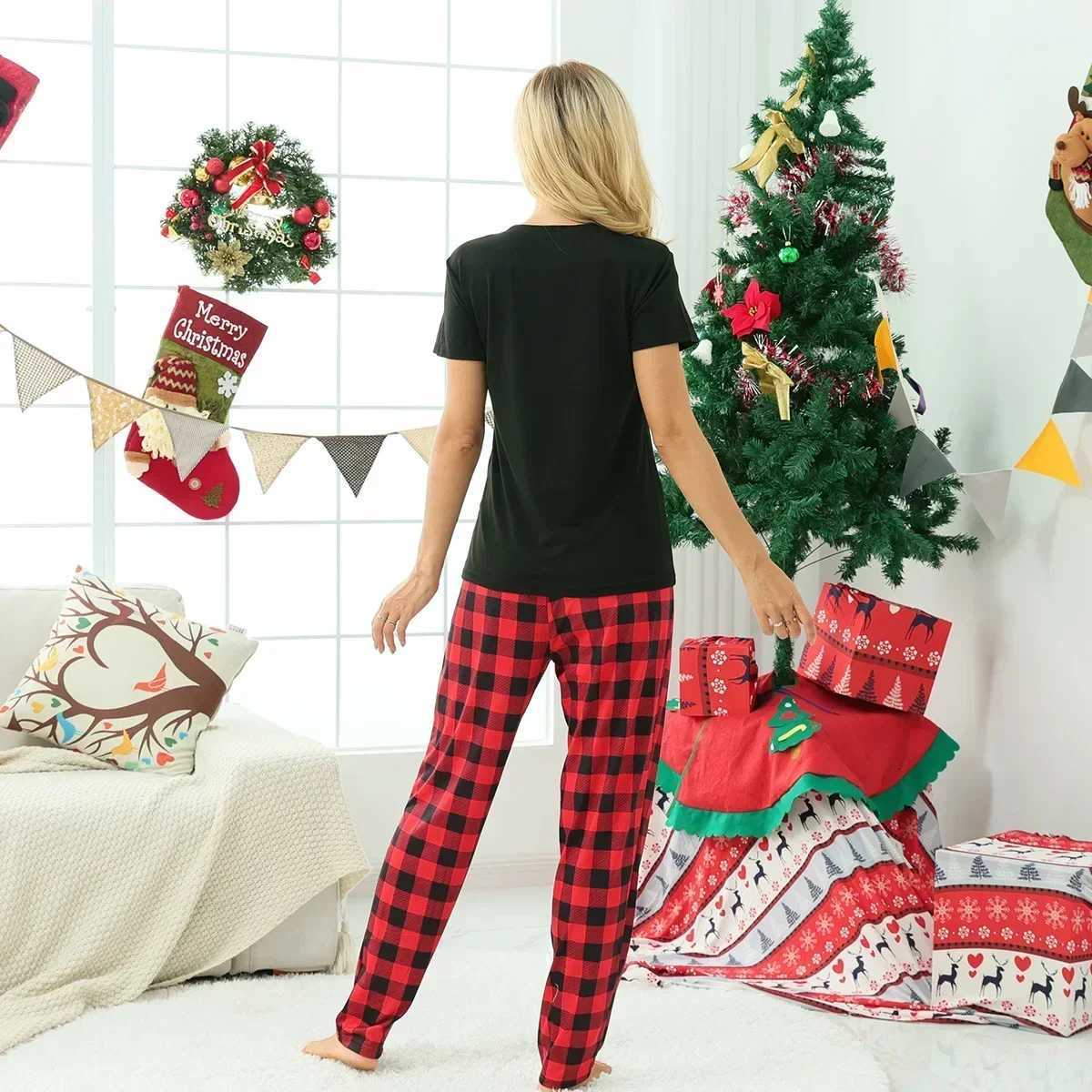 Merry Christmas 2024 Short Sleeve Family Match Set Cute Soft Pajamas Adult Childrens Clothing Set Baby and Dog Hoodies Christmas Appearance W241008