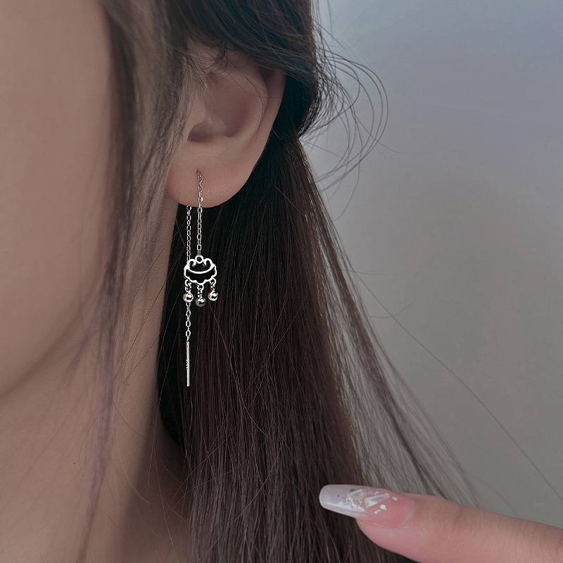 Silver needle safety line 2024 new trendy niche design high-end ethnic style long-lasting lock ear pendant