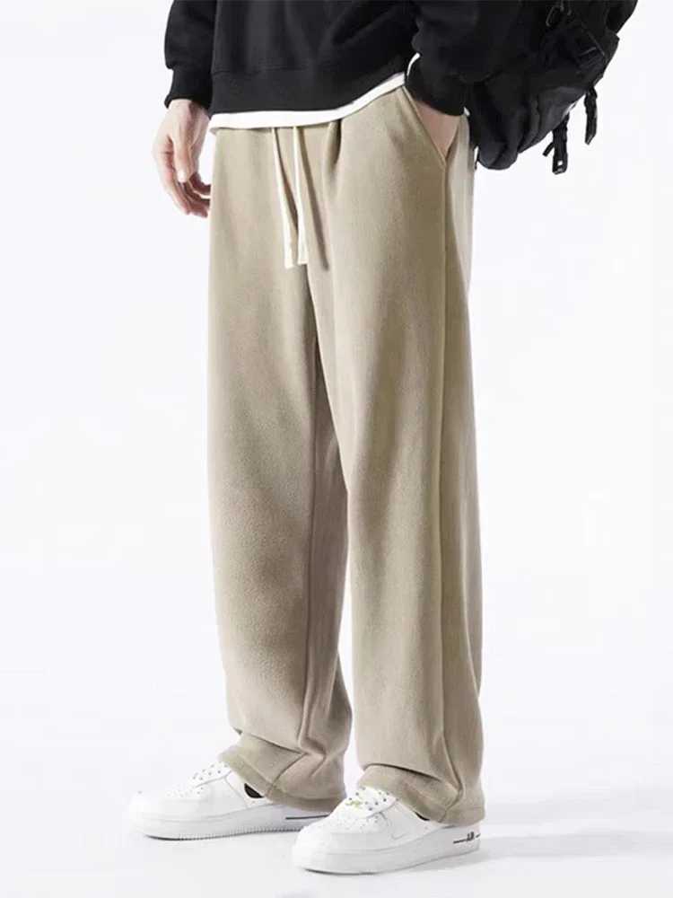 Winter Thick Fleece Warm Sweatpants Men Streetwear Wide-Leg Straight Loose Track Pants Male Casual Thermal Velvet TrousersX241008