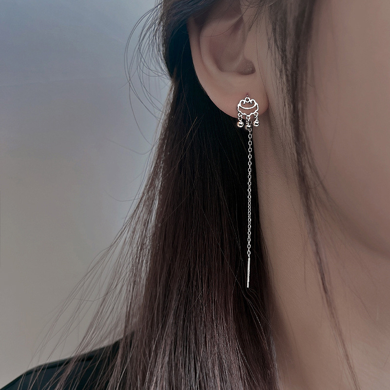 Silver needle safety line 2024 new trendy niche design high-end ethnic style long-lasting lock ear pendant