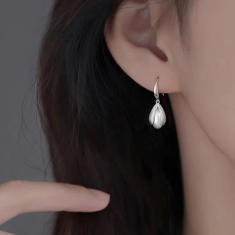 Pure sier needle pearl 2024 new light high-end earrings, niche female earrings
