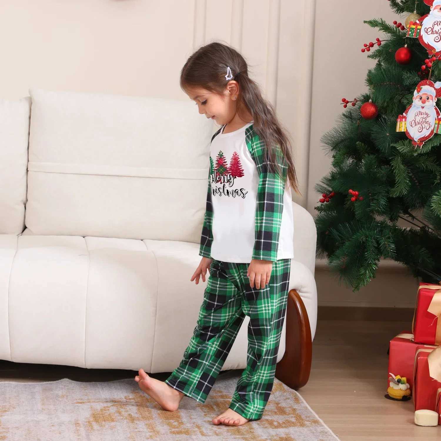 Santa Claus Family Appearance Christmas Tree Printing Christmas Pajama Set Baby Dog Hoodie Mom Daughter Dad Son Matching Set Soft and Cute Home Clothe