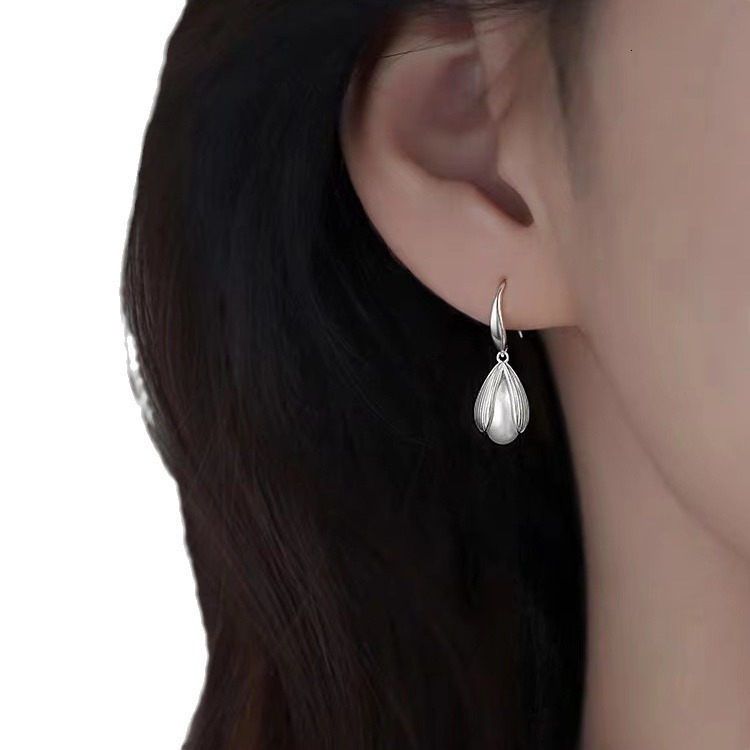 Pure sier needle pearl 2024 new light high-end earrings, niche female earrings