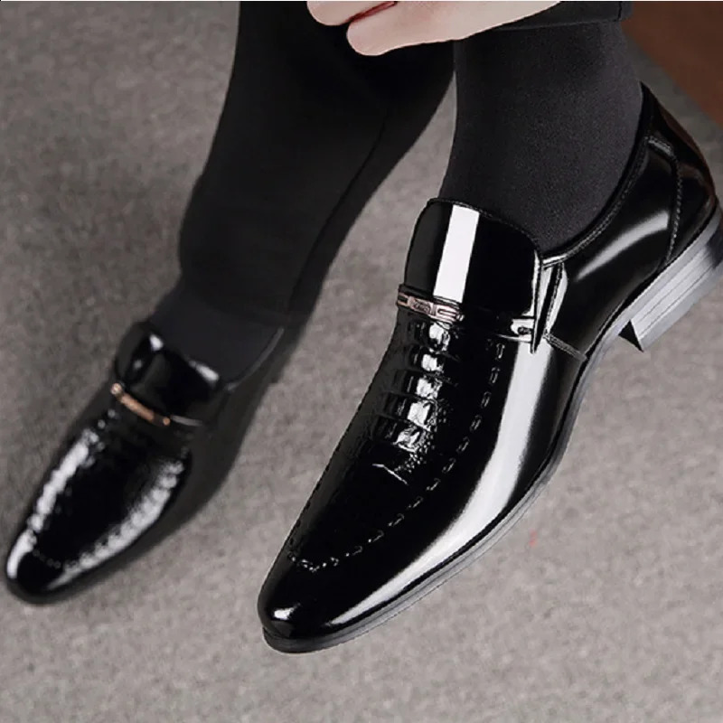 Mens leather shoes patent leather business shoes Pointed Toe platform work mens Loafers size Zapatos De Vestir Hombre 240923