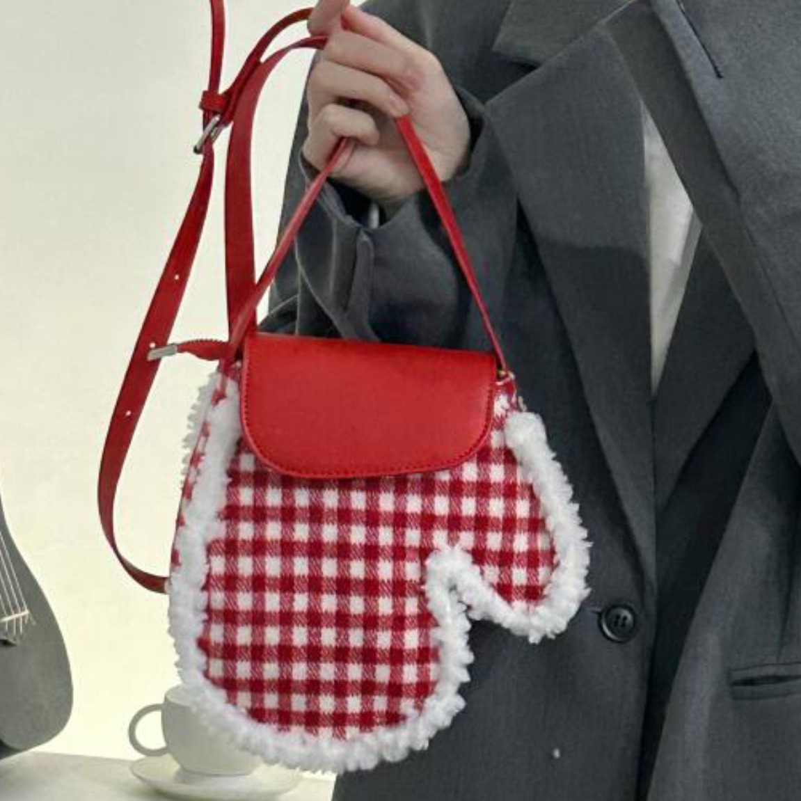 Autumn and winter bags Women new Christmas plaid glove bag niche mobile phone bag commuting single shoulder crossbody bag