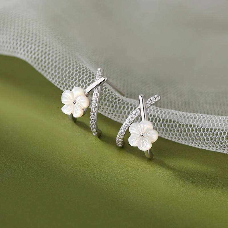 needle wer 2024 new niche design light for women's earrings