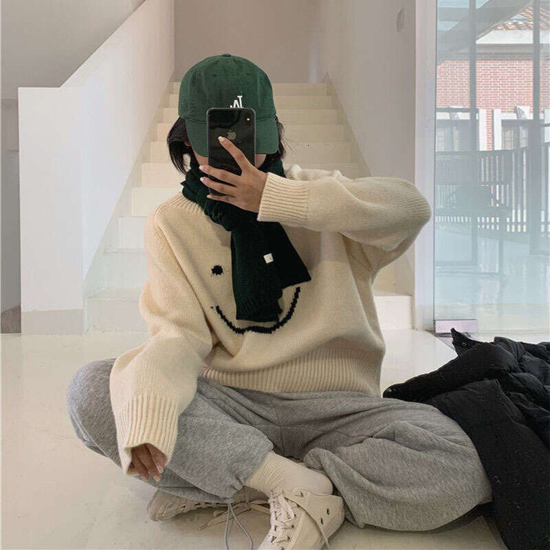 New autumn and winter women's clothing with contrasting colors, smiling face, jacquard, loose outer wear, round neck pullover sweater, knitted to