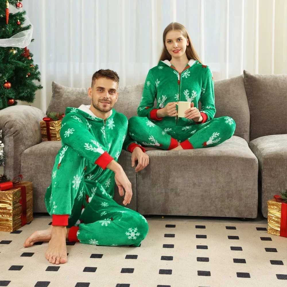 New Years clothing cute printed flannel warm soft Christmas pajamas mom dad child matching set zipper hoodie family appearance W241008