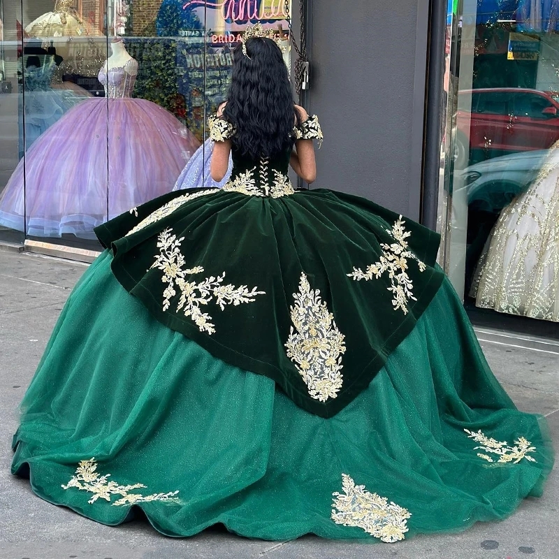 Gorgeous Green Shiny Ball Gown Quinceanera Dresses Off The Shoulder Gold Appliqued Lace Prom Gowns Sweet 16 Dress Vestidos 15 De Anos
