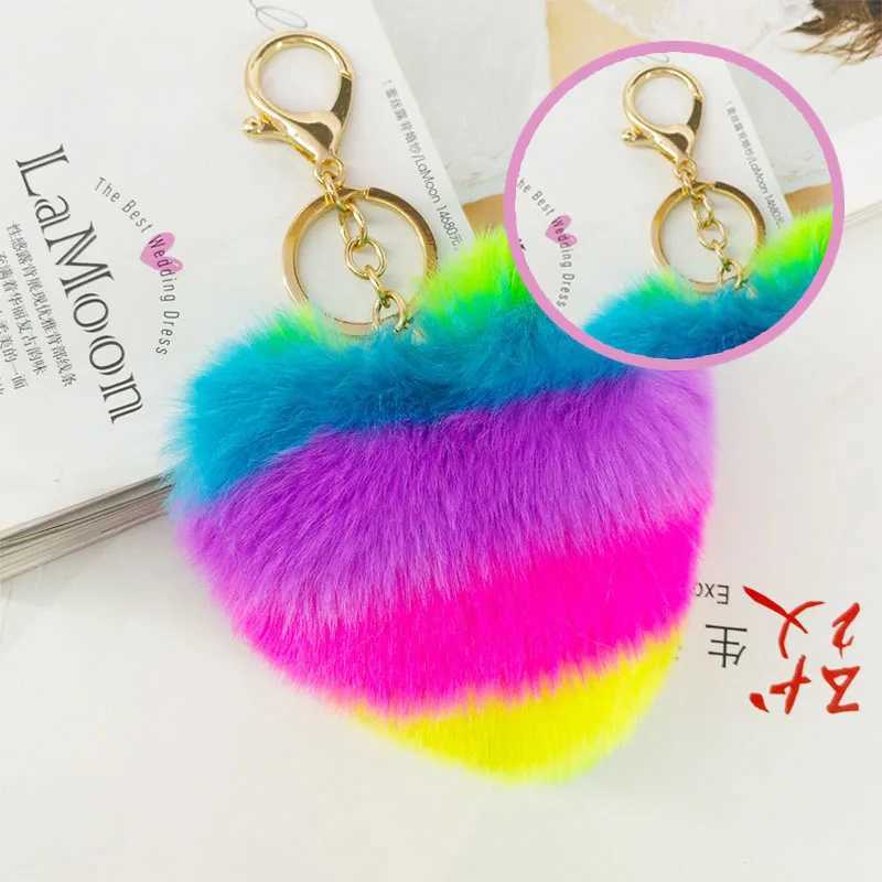 BeautIful Rainbow Plush Balls Love Key Chain Decorative Pendant for Women Bag Car Fashion Jewelry Keyring Heart Pompoms KeychainX241008