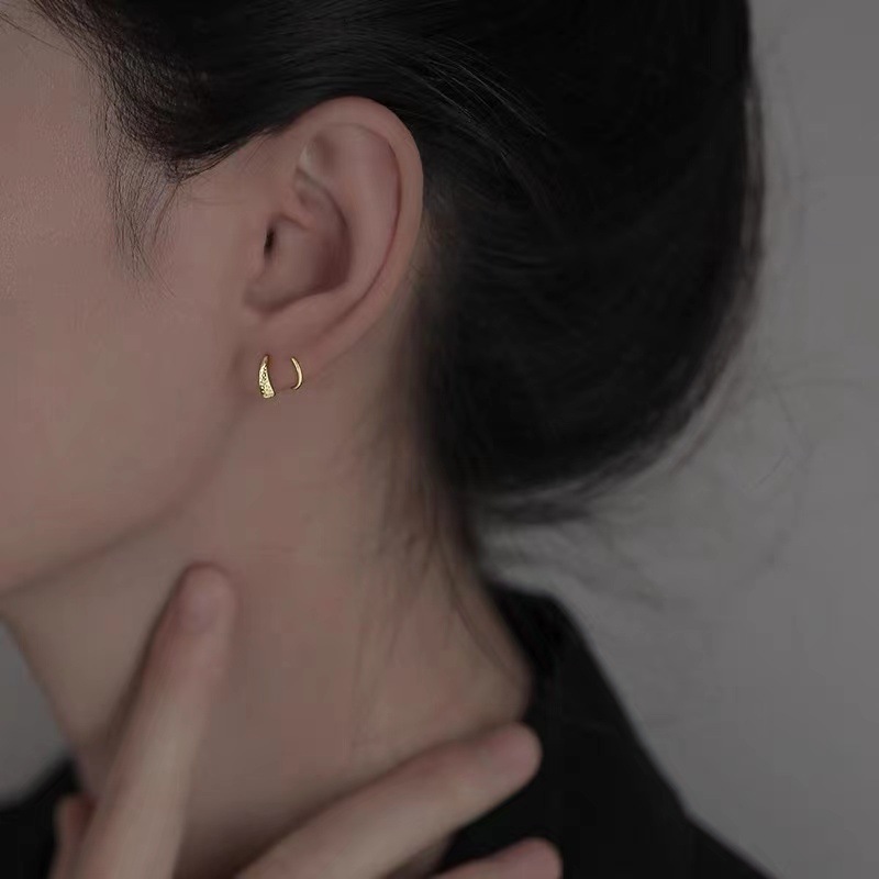 spring for women 2024, new niche high-end light earrings, summer earrings