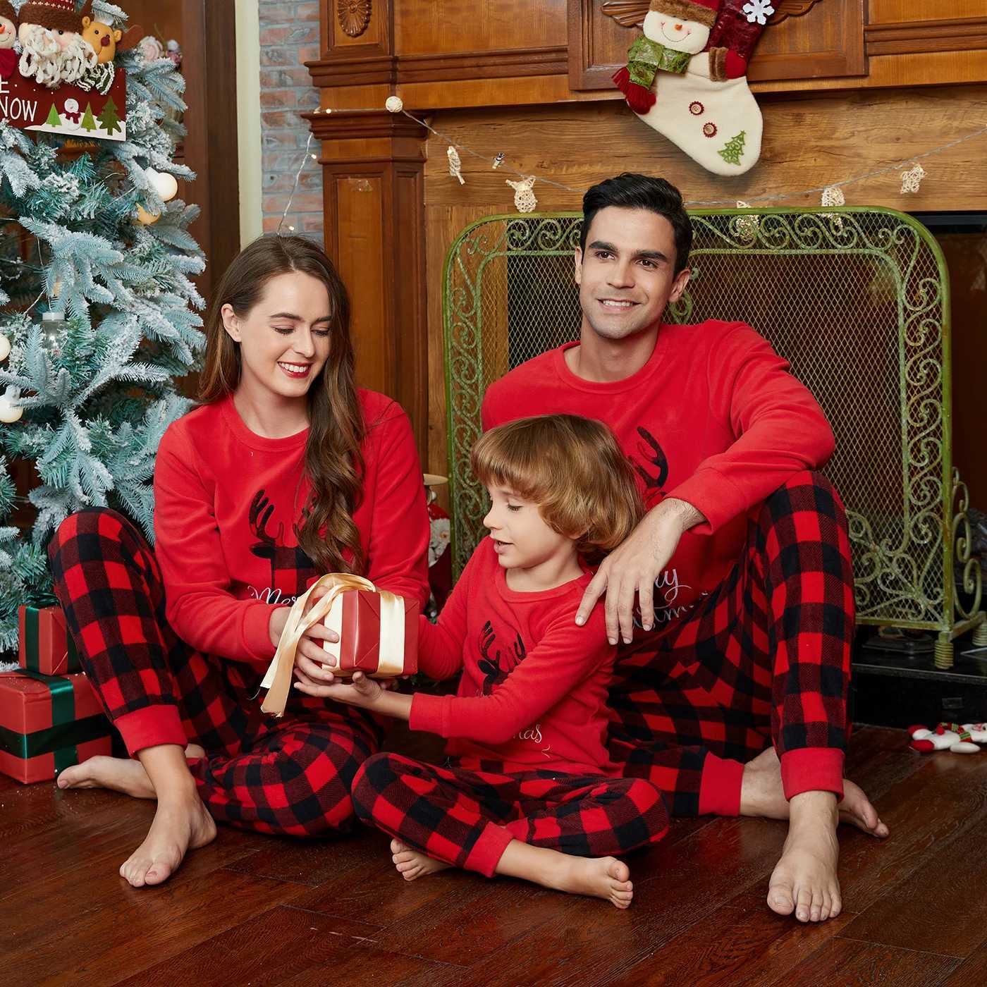 Christmas Deer and Letter Embroidered Red Family Match Sleeping Polar Wool Pajama Set (Fireproof) W241008