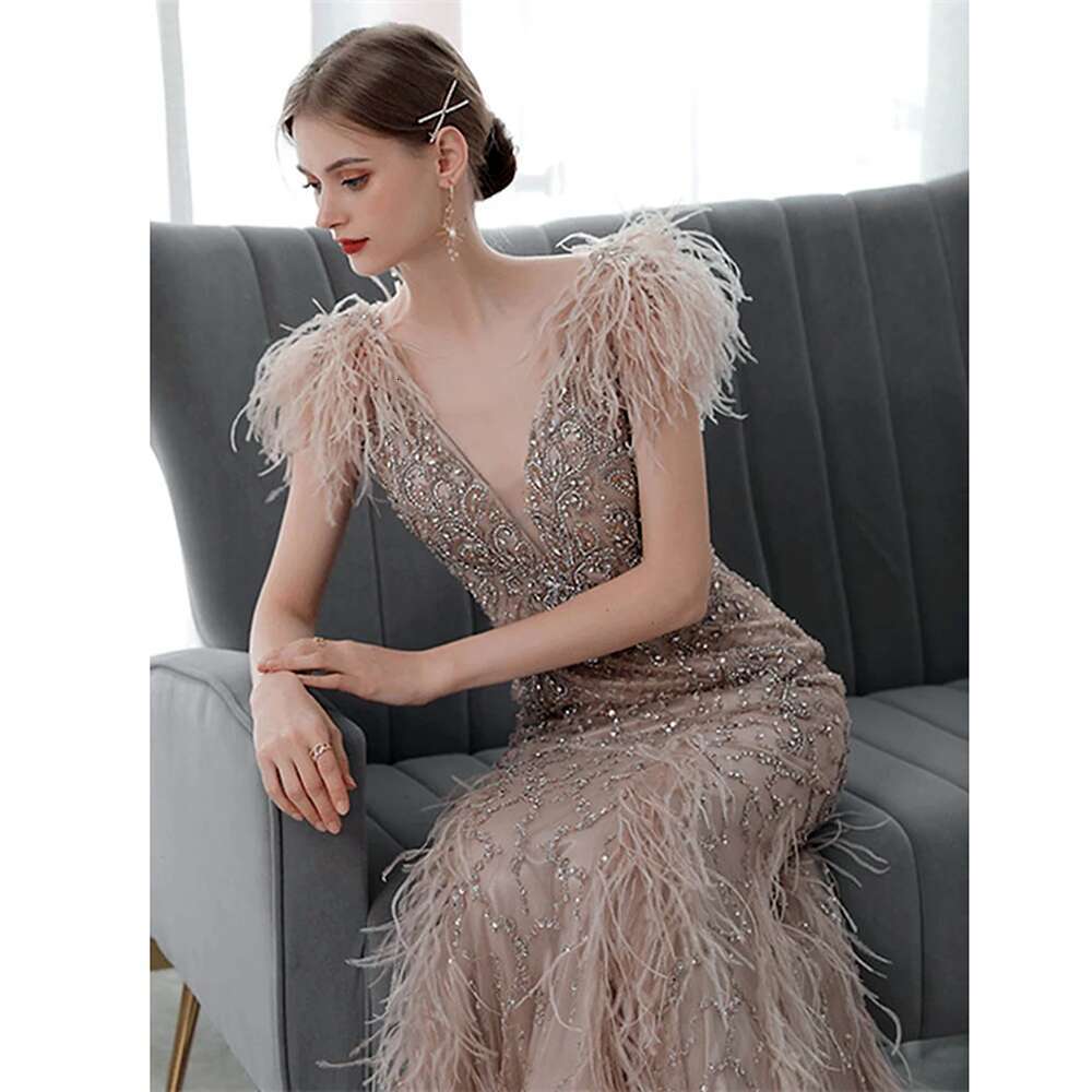 Exquisite Feathers Mermaid Prom Chic Lace Appliques Beads Evening Gowns Custom Made V-Neck Sweep Train Party Dresses
