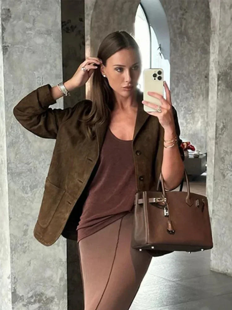 Fashionable brown suede buttons pocket jacket womens casual lapel long sleeved jacket womens autumn warm street jacket 241007