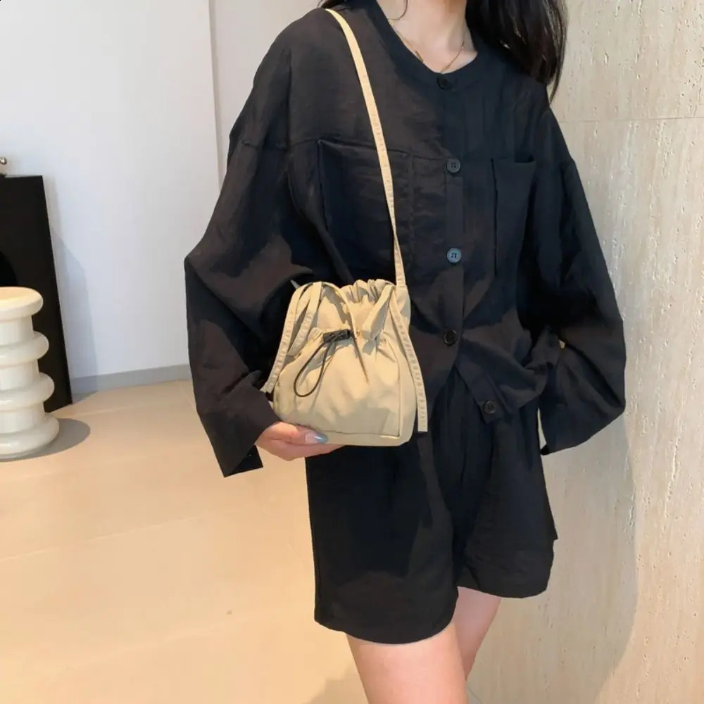 Fashionable large capacity womens shoulder bag reusable mobile wallet handbag simple version drawstring cross body 241008