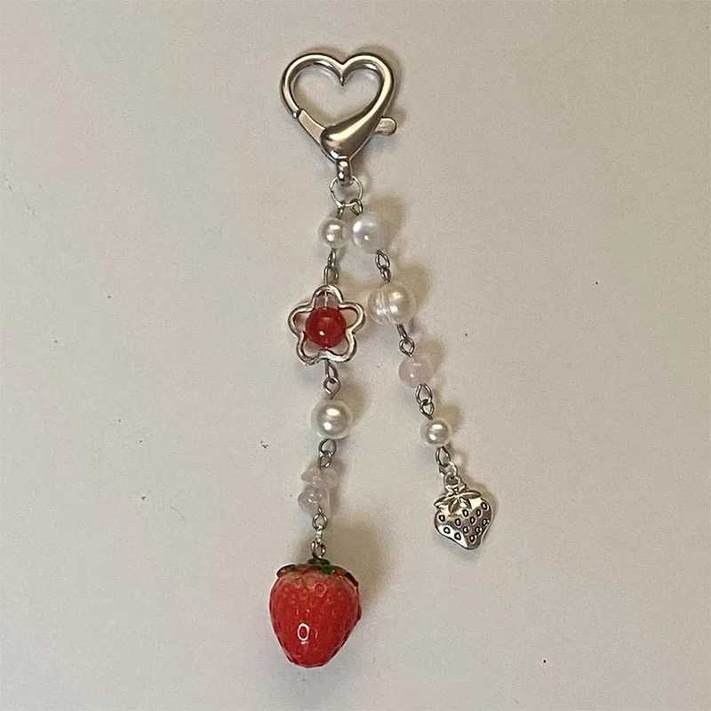 Strawberry heart-shaped key chain drop beaded cute keychain women 2023X241008
