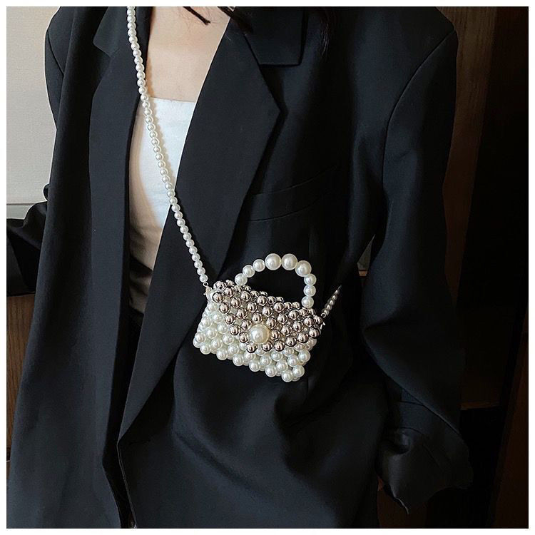 2024 new designer handbag pearl handbag women's niche handmade high-end multifunctional pearl shoulder chain small bag ins crossbody bag