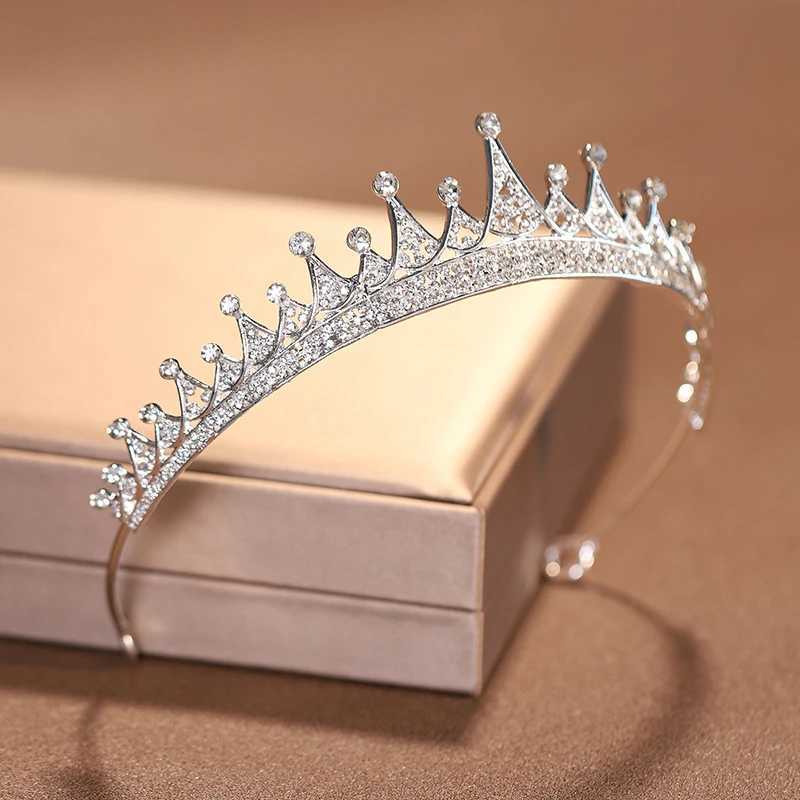 Itacazzo Bridal Headwear Silver Womens Classic Wedding Crown Birthday Tiaras W241007