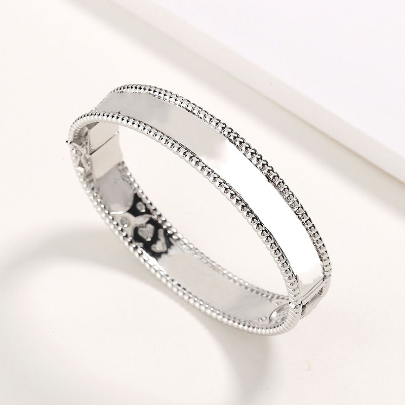 Bracelets Designer Clover Bracelet Bangle For Women 18K Gold Plated Full Crystal Diamond Clover Flower Cuff Valentine Party Designer Jewelry Party Chr