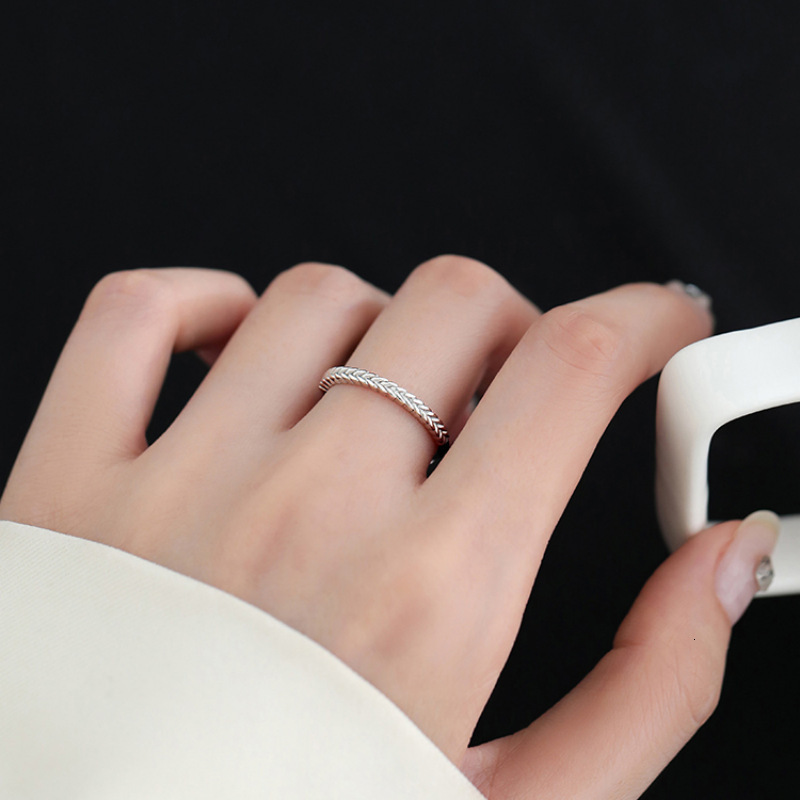 ear index finger light luxury plain women's open mouth ring, niche design, tail ring