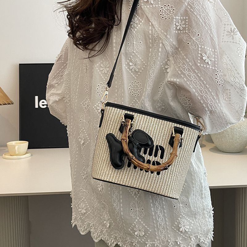 High look straw woven western high-end fashion 2024 new designer handbag Internet celebrity letter travel exquisite messenger bag