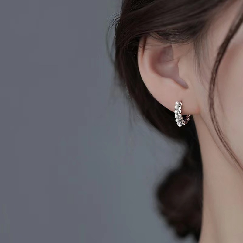 Pure sier needle pearl 2024 new item, niche, light , high-end feeg earrings for women