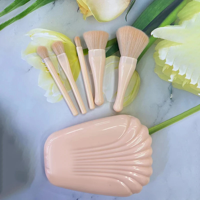 5Pcs shell portable makeup brush set HD mirror soft fiber beauty tool brush lip brush complete set of makeup brushes 241008