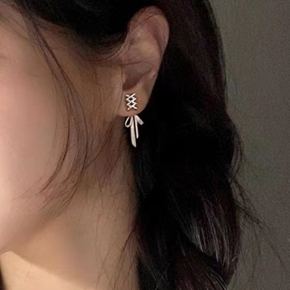 New 2024 earrings with pure sier needle bow niche women's high-end earrings, light