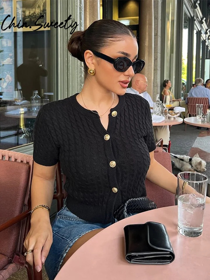 Comfortable solid knitted cardigan womens slim fit single chest Oneck short sleeved sweater autumn full matching 241007
