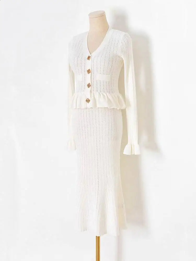 French Autumn Womens Black White Blue Single Chest Knitted Dress Elegant Slimming Office V-neck Ruffle Long Sleeve Dress 241007