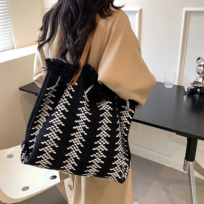 Womens shopping bag large capacity canvas handbag with edge reusable for summer beach contrasting color travel shoulder bag 241008