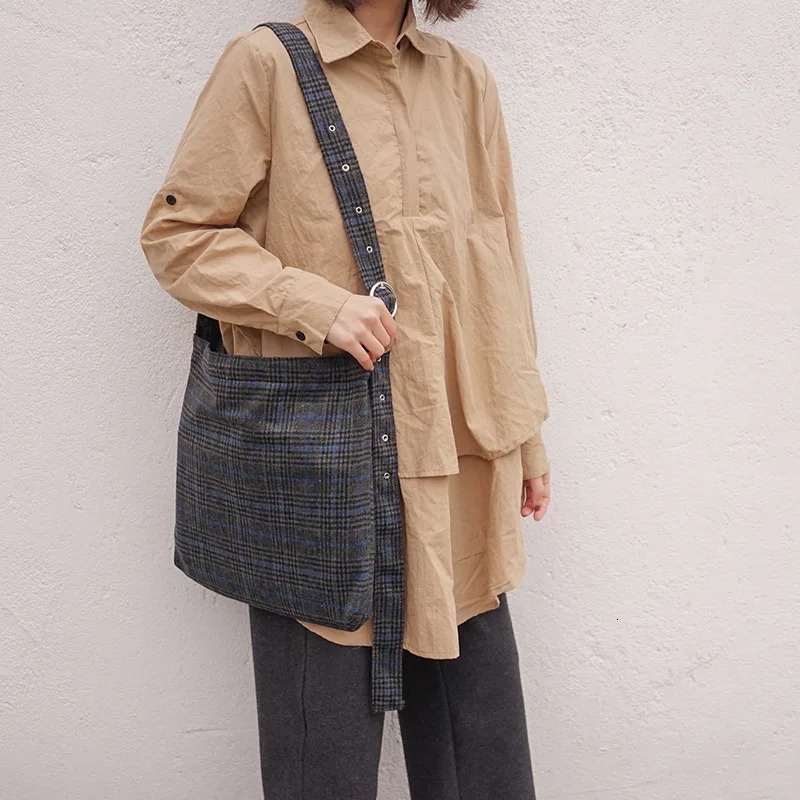 Womens thick wool canvas shoulder bag womens retro prefabricated plain zipper horizontal bag womens large capacity adjustable handbag 241008