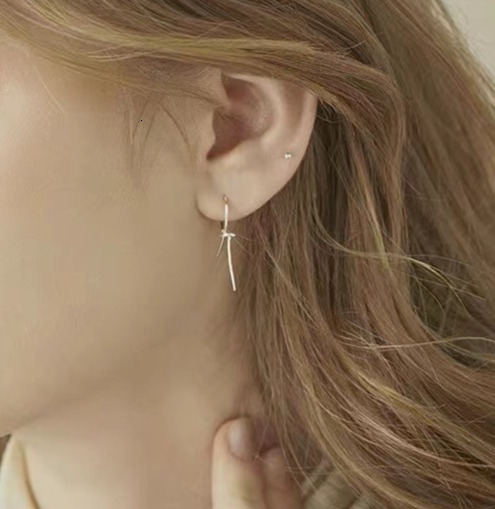 Pure sier needle knotted ribbon trendy women's ear accessories, simple and cool style earrings, earrings