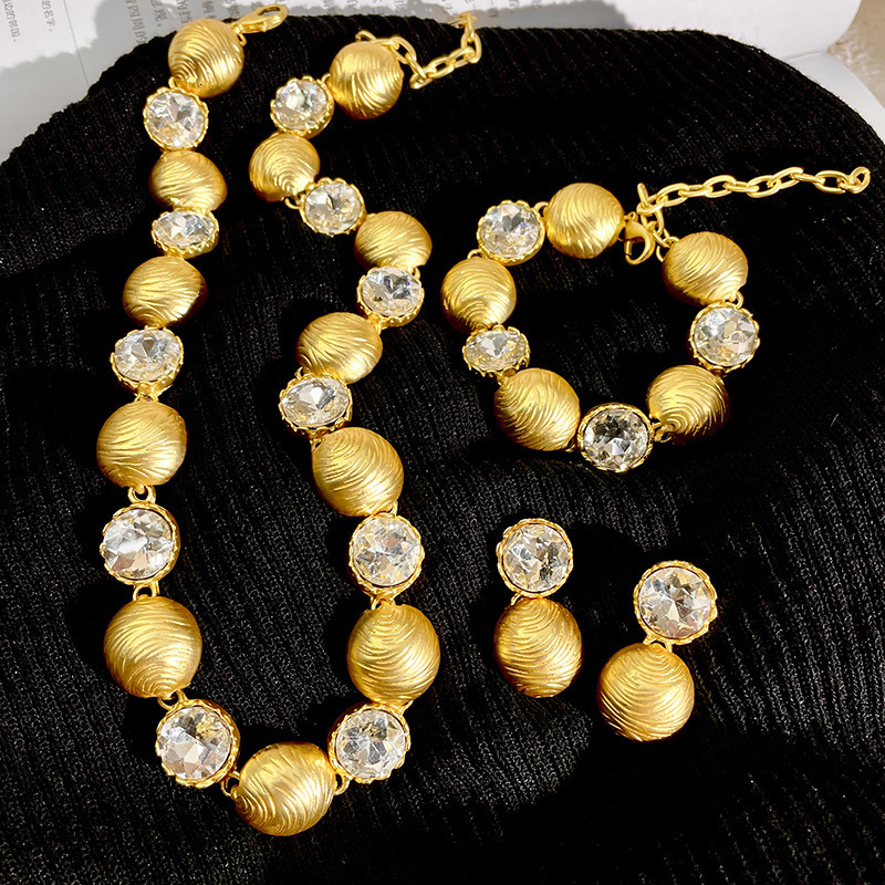 Necklace for Women, Light , Personalized and Magnificent, Gold Neckchain, Exaggerated Middle Age Collar Chain