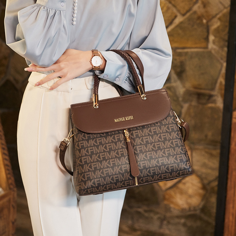 2025 NEW Womens Designer Crossbody Bags - Chic Leather Shoulder Bag, Large Capacity, Winter hot Fashion, Ideal for Daily Use