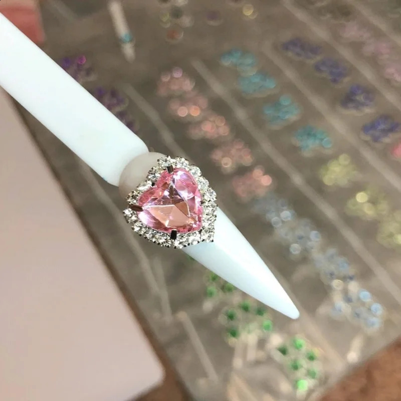 5/10 Christmas Red Love Nail Art Rhinestone 12.5 * 13.5mm Flat Red Diamond Nail Charm 3D Alloy Metal Heart Rhinestone 241008