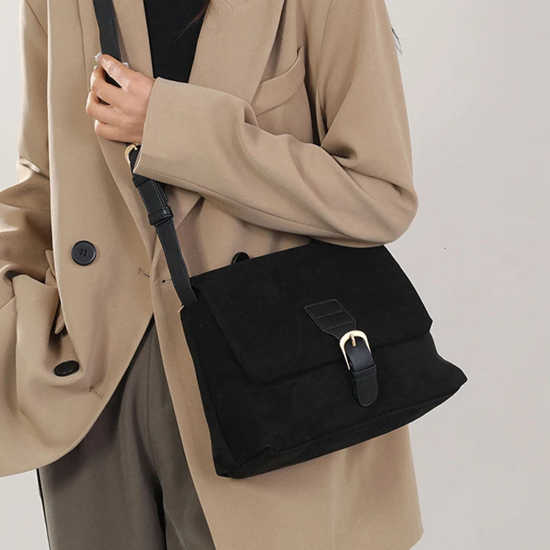 Velvet messenger bag womens fashion high capacity commuting bag simple version solid color suede shoulder cross body bag 241008