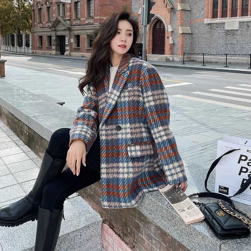 Mid Length Thick Vintage Plaid Woolen Coat Fall Winter New Women Korean Loose Parkas Overcoat V Neck Warm Single Button JaquetaX241009