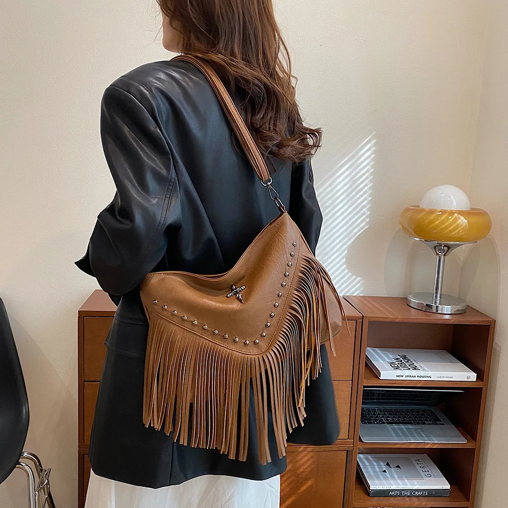 Womens PU stud tassel shoulder bag large capacity rivet edge tassel bag adjustable shoulder strap tassel homeless bag 241008