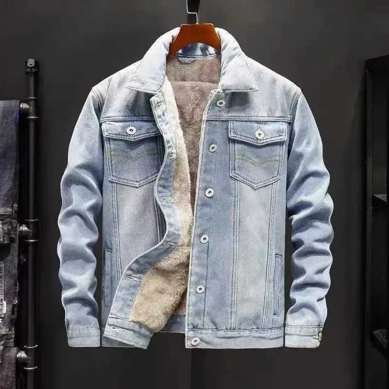 Autumn and Winter Thickened Denim Jacket with Added Velvet Korean Version Trend Loose Trendy Warm Men Jacket Cotton Material LX241009