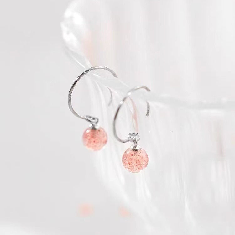 Pure sier needle strawberry crystal for women, 2024 new trendy earrings, niche female ins earrings