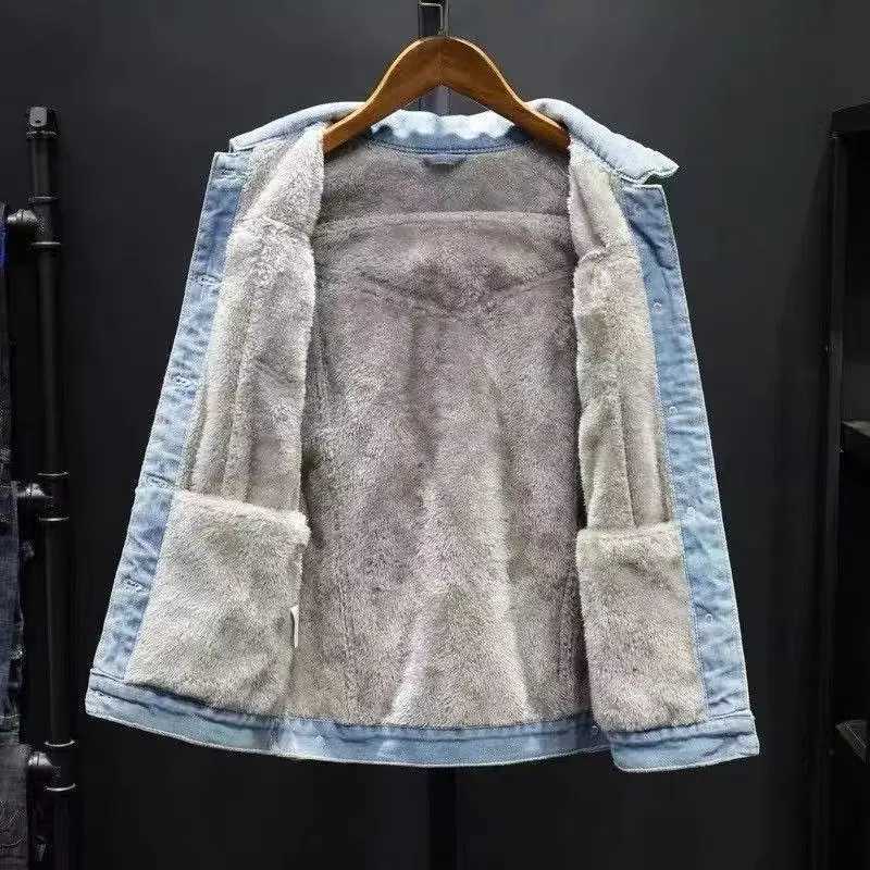 Autumn and Winter Thickened Denim Jacket with Added Velvet Korean Version Trend Loose Trendy Warm Men Jacket Cotton Material LX241009