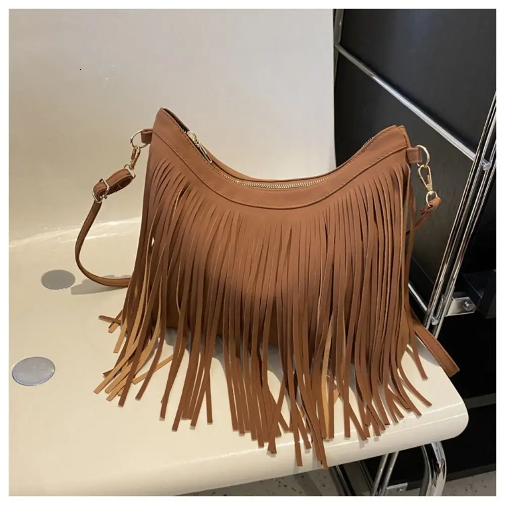 Travel tassel cross body bag shoulder bag with large capacity and edge solid color retro style handbag for women 241008