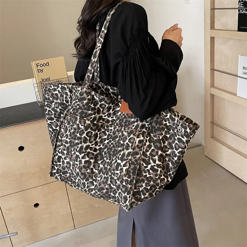 leopard print womens bag Korean fan fashionable foreign style simple shoulder bag live streaming bag 241008
