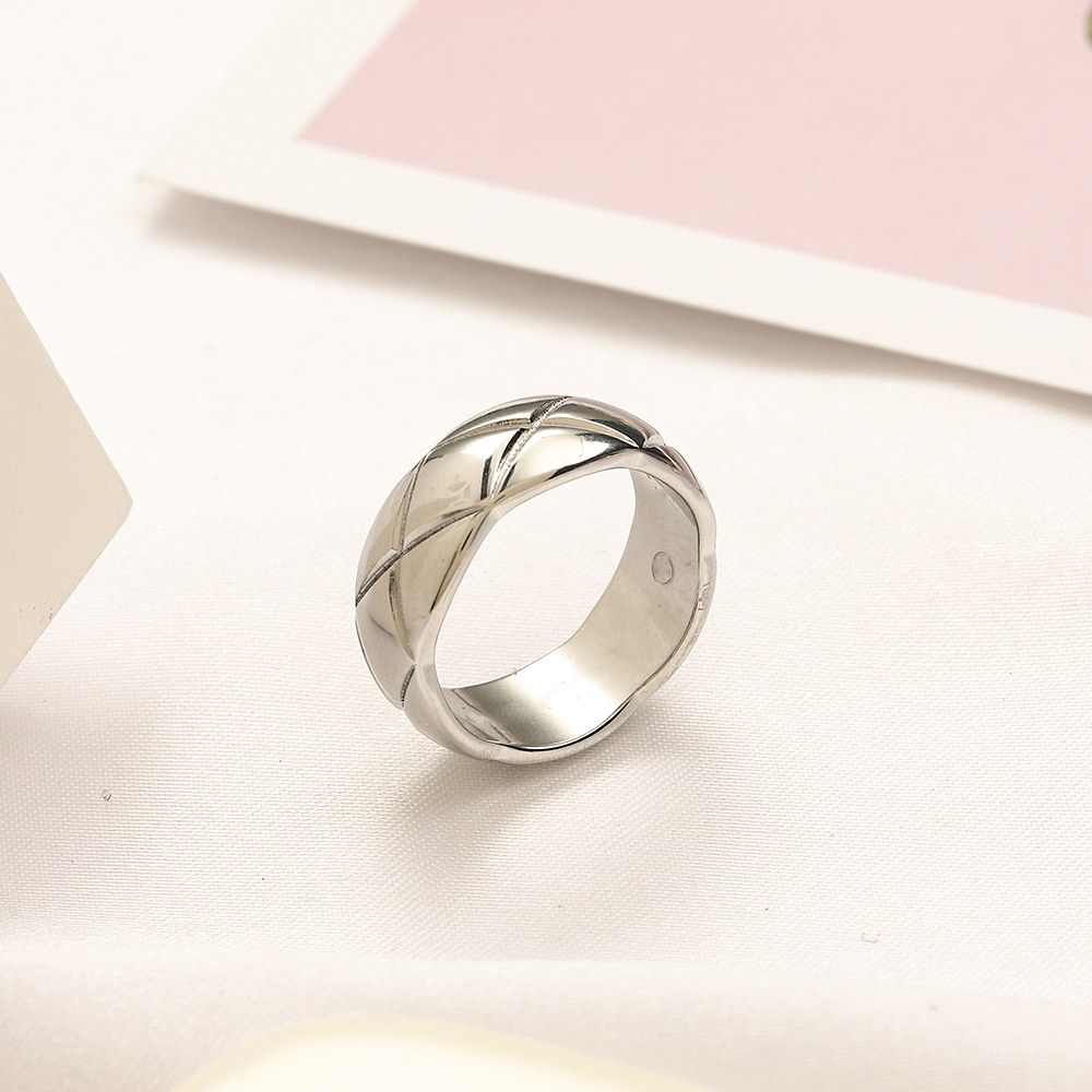Fashion Designer Band Rings Women Faux Leather 18K Gold Plated Inlay Crystal Rhinestone Stainless Steel Love Wedding Jewelry Supplies Ring Fine Carving Finger Ring