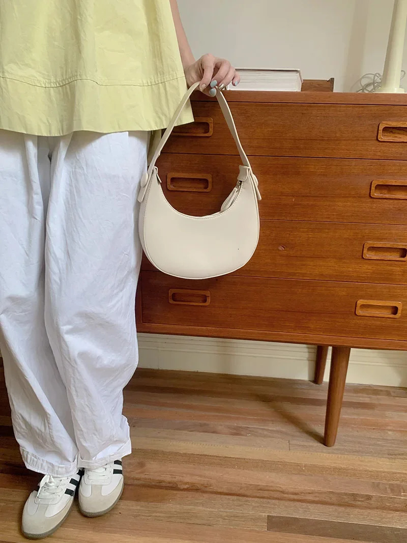 Solid color womens half moon shoulder bag soft PU leather womens underwear bag simple retro womens handbag 241008