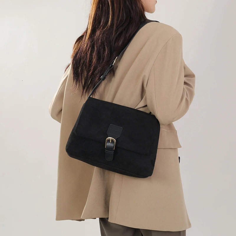 Velvet Postal Bag for Womens Fashion Capacity Bag Simple and Versatile Solid Color Suede Single Shoulder Ten Font 241008